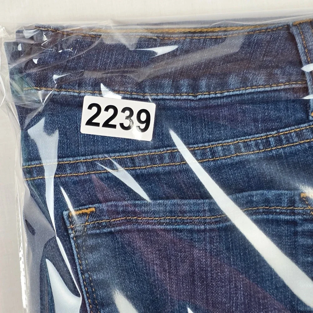 L.L.Bean Classic Fit Straight Leg Jeans Womens 10 Reg Blue Stretch Cotton Denim